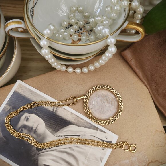 Vintage 1960's Crown Trifari Reverse Intaglio Glass Scorpio Zodiac Pendant - Picture 2 of 12